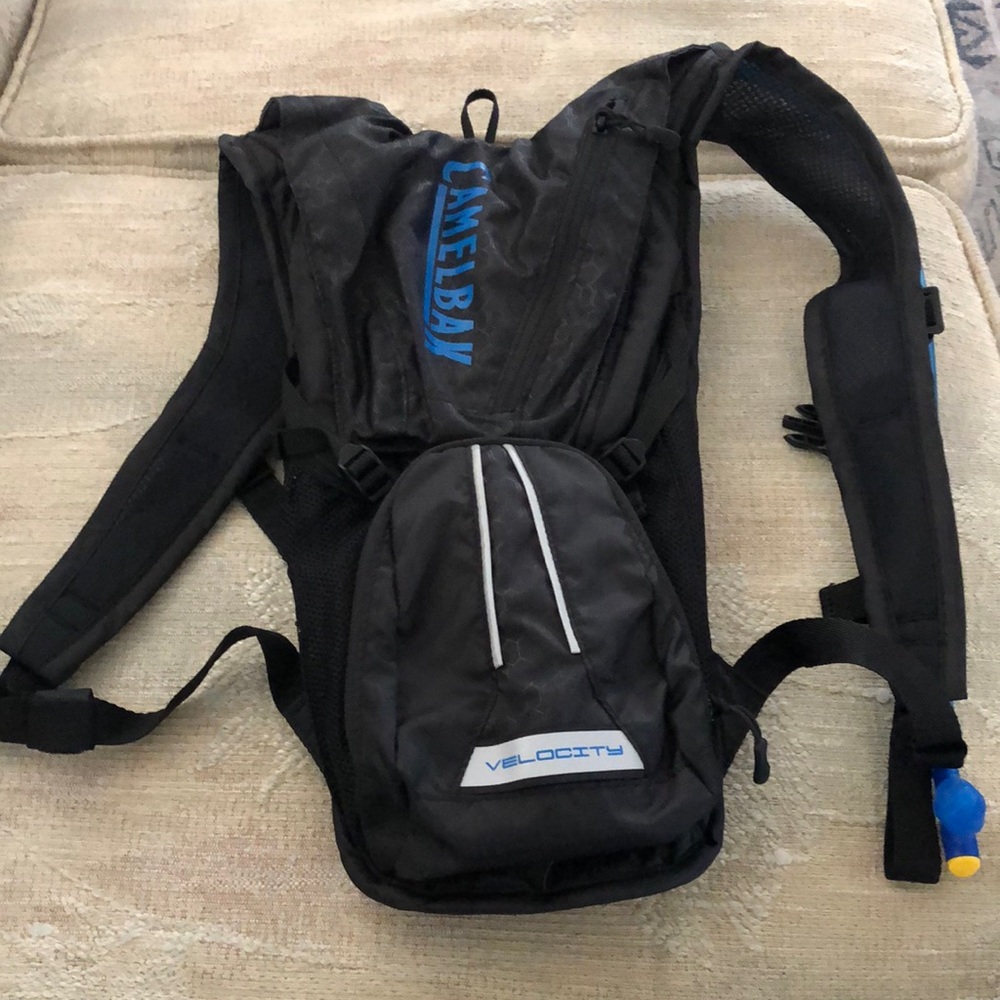 NWOT Camelback Velocity Biking Hiking 2L 70oz Hydration Pack Backpack Black